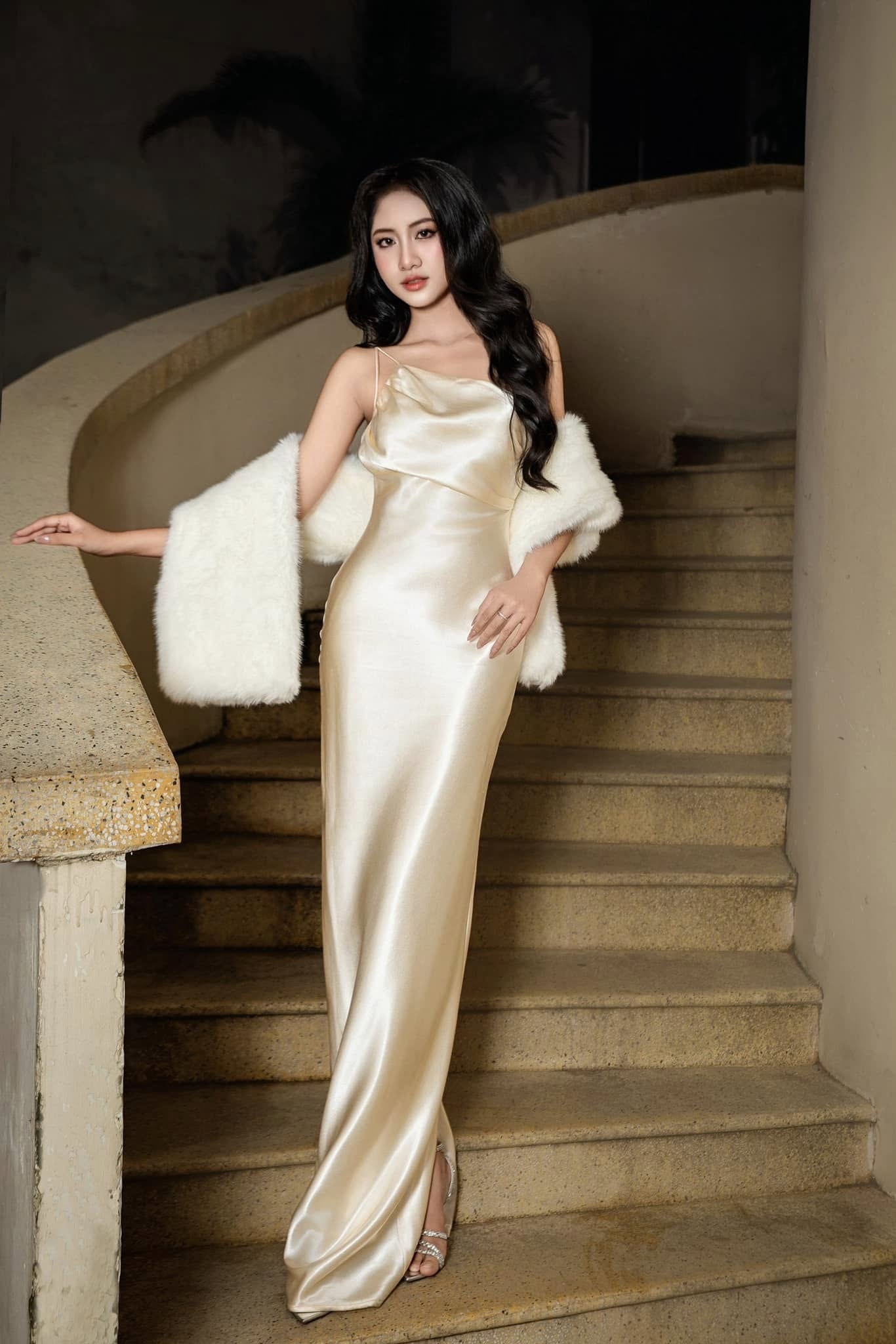 Tân Hoa hậu Việt Nam sở hữu vẻ đẹp sắc sảo, gợi cảm - 4 Tân Hoa hậu Việt Nam sở hữu vẻ đẹp sắc sảo, gợi cảm - 4