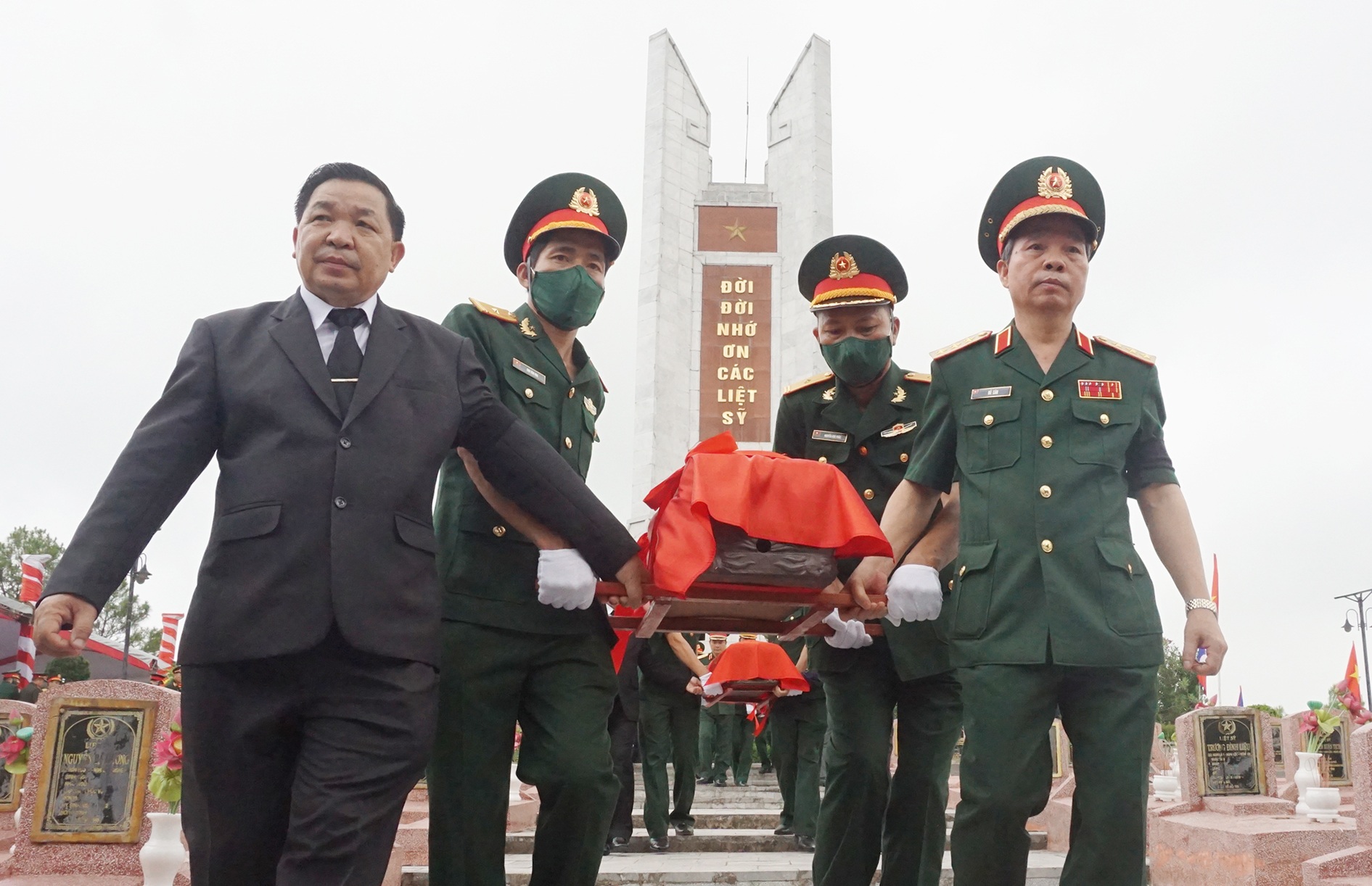 Tình nghĩa nơi thăm thẳm rừng già bên kia biên giới - 7 Tình nghĩa nơi thăm thẳm rừng già bên kia biên giới - 7