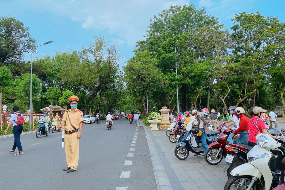 Hơn 5.000 học sinh Thừa Thiên Huế dự thi vào lớp 10 - 4 Hơn 5.000 học sinh Thừa Thiên Huế dự thi vào lớp 10 - 4