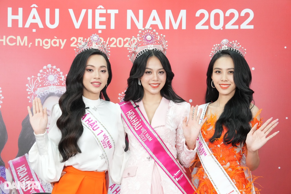 Tân Hoa hậu Việt Nam và 2 Á hậu phản ứng ra sao về lời đề nghị của đại gia? - 2 Tân Hoa hậu Việt Nam và 2 Á hậu phản ứng ra sao về lời đề nghị của đại gia? - 2
