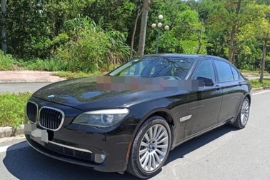 Xe sang cũ, mới đồng loạt hạ giá: Hết thời làm giá, quay về vét khách xe cỏ