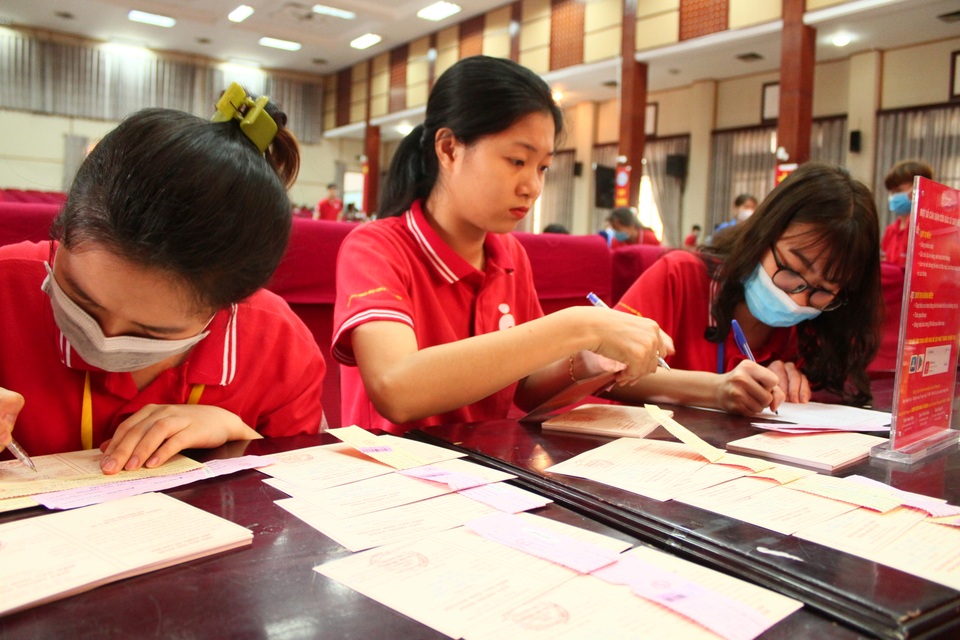 Thầy trò trường Báo nô nức tham gia ngày hội hiến máu tình nguyện - 9 Thầy trò trường Báo nô nức tham gia ngày hội hiến máu tình nguyện - 9