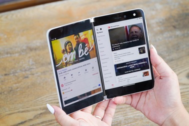 Smartphone hai màn hình của Microsoft về Việt Nam, giá từ 42 triệu đồng