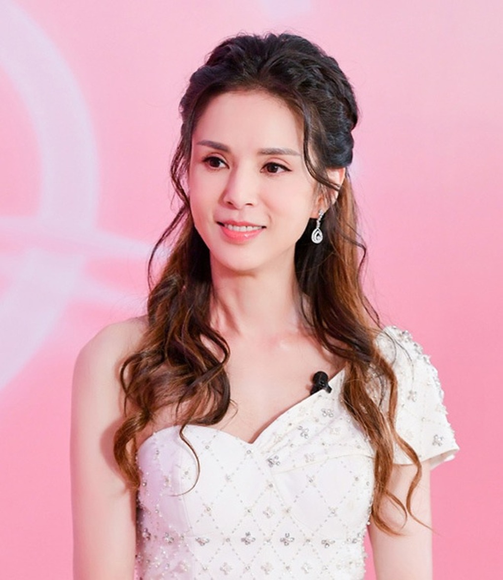Tiểu Long Nữ Lý Nhược Đồng trẻ đẹp, tự chữa lành khỏi cú sốc tình cảm - 1 Tiểu Long Nữ Lý Nhược Đồng trẻ đẹp, tự chữa lành khỏi cú sốc tình cảm - 1