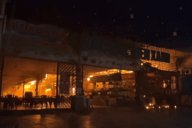 Lửa bao trùm nhà hàng ở Bình Dương, nhân viên và khách tháo chạy