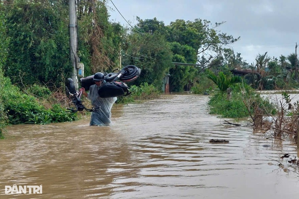 Mưa lớn, nhiều khu vực ở Gia Lai bị chia cắt - 3 Mưa lớn, nhiều khu vực ở Gia Lai bị chia cắt - 3