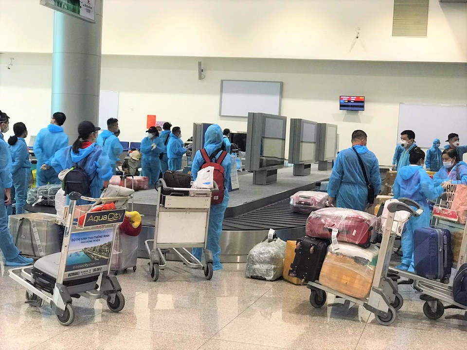 Đưa 239 người Việt có hoàn cảnh đặc biệt từ Uckraine về nước - 1 Đưa 239 người Việt có hoàn cảnh đặc biệt từ Uckraine về nước - 1