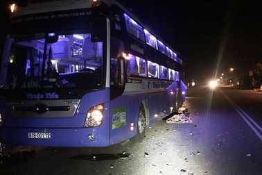 Tài xế xe khách tử vong khi dừng sửa xe trên quốc lộ