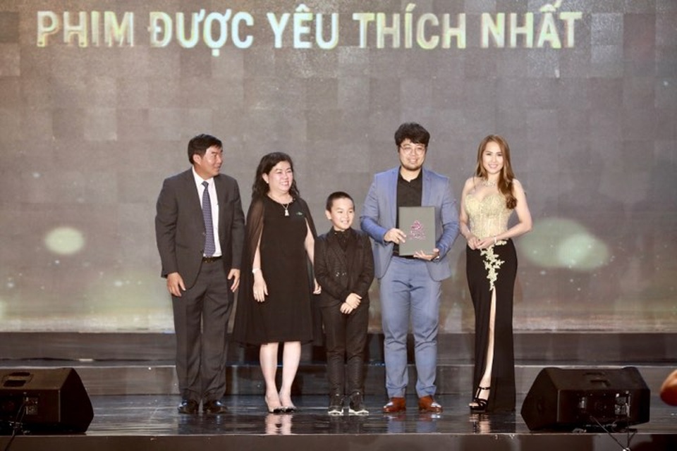 Phim “Chú ơi, đừng lấy mẹ con” gây tranh cãi vì đoạt giải Khán giả yêu thích - 1 Phim “Chú ơi, đừng lấy mẹ con” gây tranh cãi vì đoạt giải Khán giả yêu thích - 1