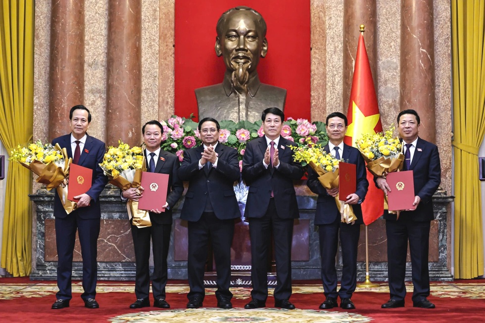 Bộ máy gọn nhẹ, dân được hưởng lợi, đất nước có thêm nguồn lực phát triển - 4 Bộ máy gọn nhẹ, dân được hưởng lợi, đất nước có thêm nguồn lực phát triển - 4