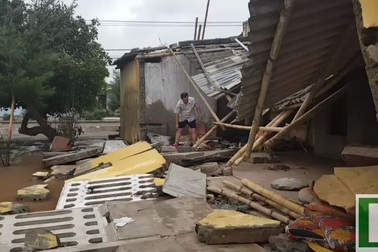 Nhiều khu vực ven biển tan hoang sau đợt triều cường lịch sử