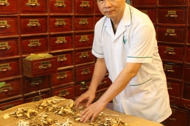 Gặp hậu duệ của dòng họ 15 đời giữ bài thuốc chữa vô sinh bí truyền