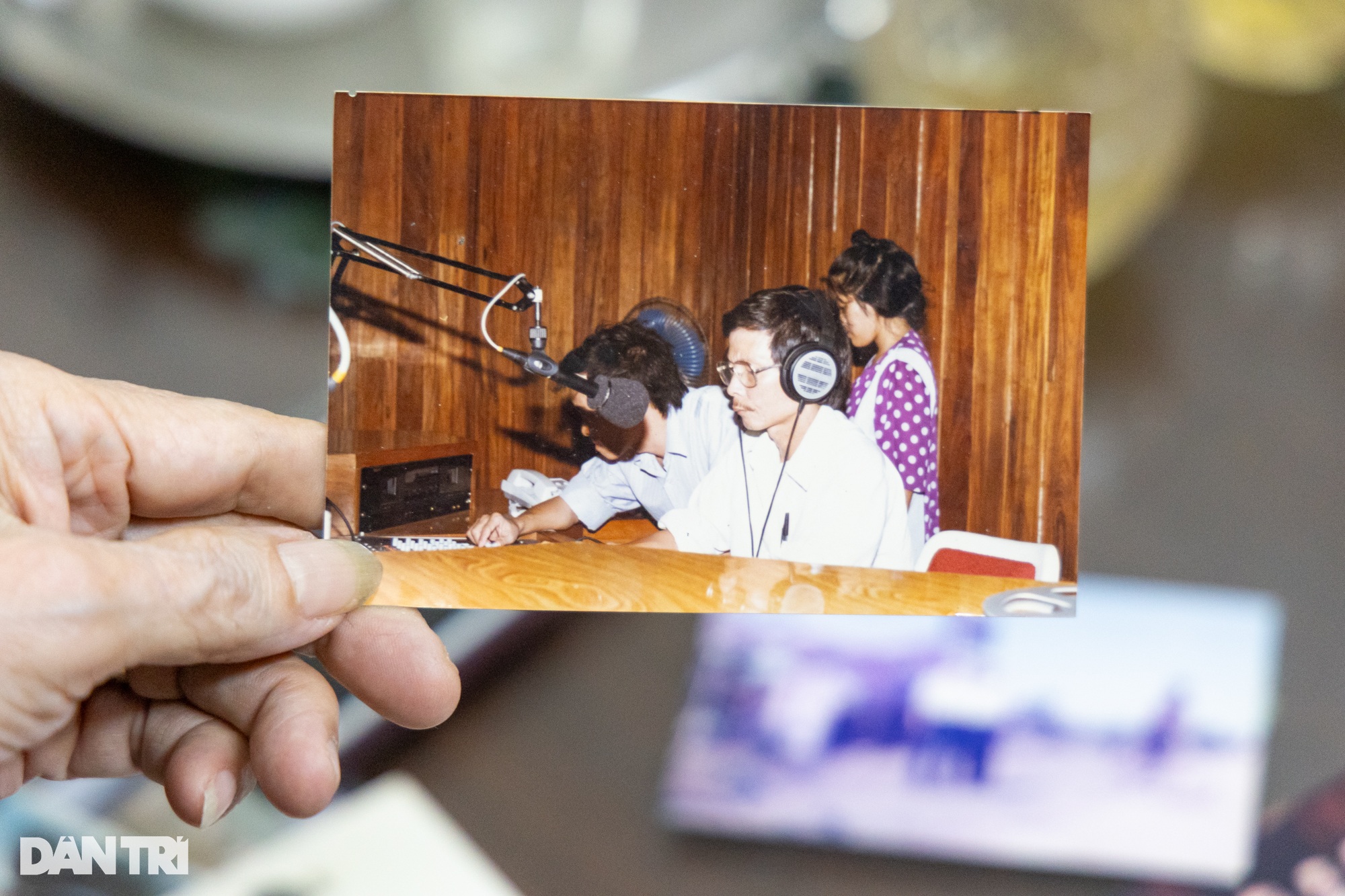 BTV trực phát thanh trưa 30/4/1975: Cầm bản tin suýt ngã, ngỡ mình đang mơ - 5 BTV trực phát thanh trưa 30/4/1975: Cầm bản tin suýt ngã, ngỡ mình đang mơ - 5