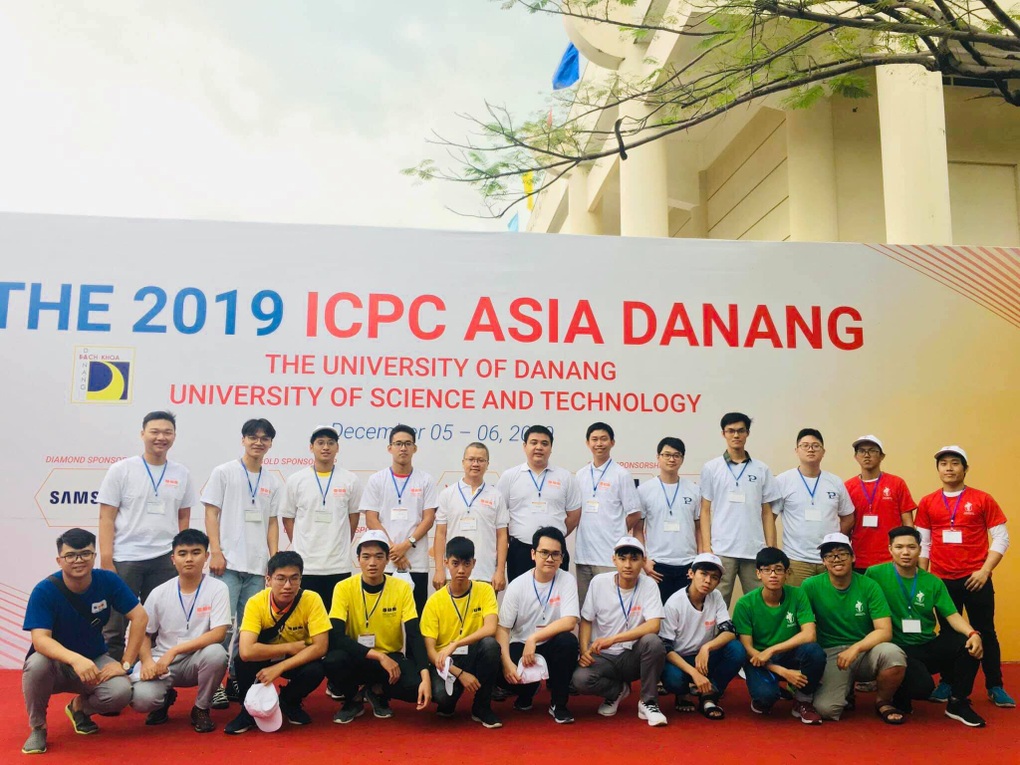 Chàng sinh viên dành cả thanh xuân tham gia các cuộc thi về tin học - 2 Chàng sinh viên dành cả thanh xuân tham gia các cuộc thi về tin học - 2