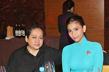 Trương Thị May quyến rũ với áo dài