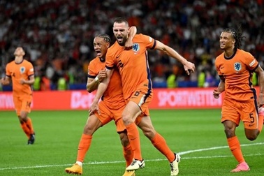 Tuyển Hà Lan gặp sự cố bất ngờ, HLV Koeman phải hủy họp báo