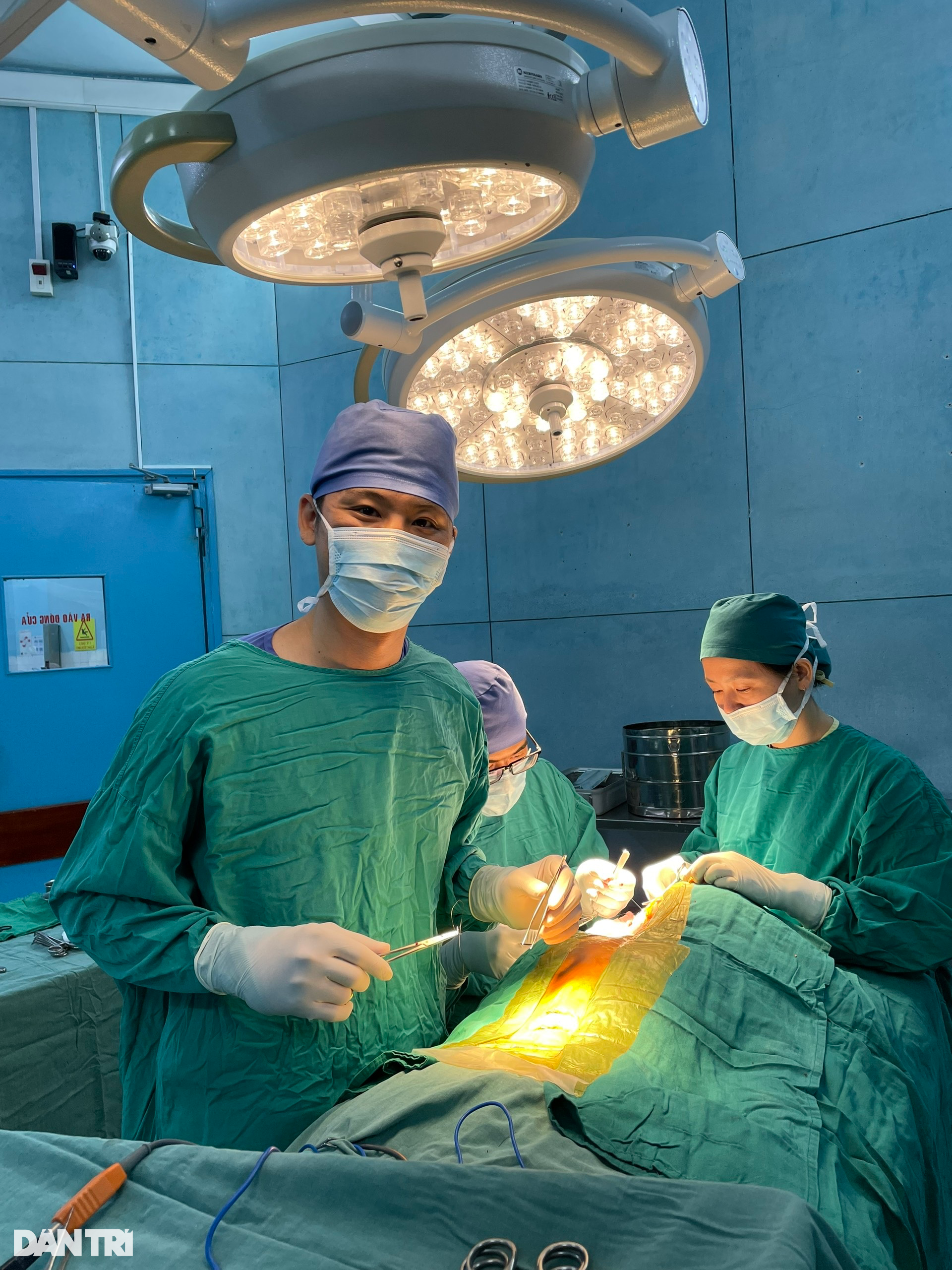 Những tin nhắn cầu cứu lúc nửa đêm và trăn trở của bác sĩ bé đầu bự - 6 Những tin nhắn cầu cứu lúc nửa đêm và trăn trở của bác sĩ bé đầu bự - 6