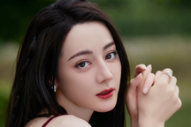 Phía Địch Lệ Nhiệt Ba phản hồi tin mang thai, hẹn hò Hoàng Cảnh Du