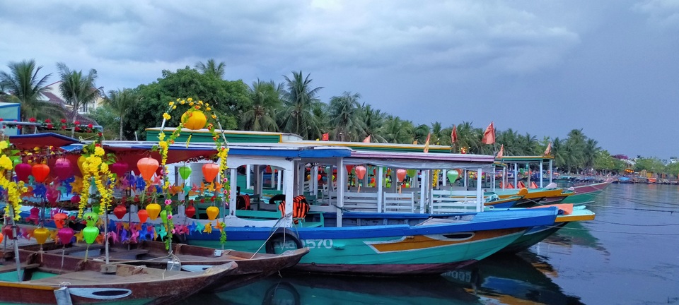 Phố cổ Hội An vắng lặng trong ngày đầu tạm dừng đón khách lưu trú - 6 Phố cổ Hội An vắng lặng trong ngày đầu tạm dừng đón khách lưu trú - 6