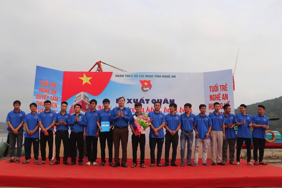 Ra mắt câu lạc bộ “Ngư dân trẻ ra khơi bám biển” - 2