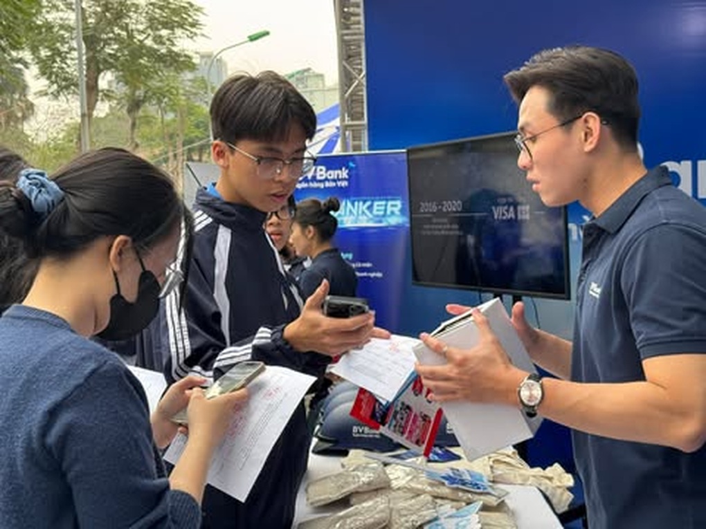 Hà Nội khuyến khích doanh nghiệp ưu tiên tuyển công chức nghỉ việc - 1 Hà Nội khuyến khích doanh nghiệp ưu tiên tuyển công chức nghỉ việc - 1
