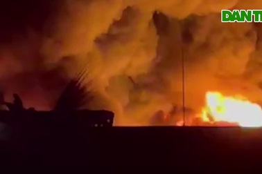 Lửa bao trùm cơ sở tái chế mỡ bò ở TPHCM