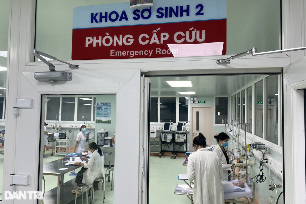 1. phòng Cấp cứu của khoa Sơ sinh 2 - Chuyển hóa - Di truyền, Bệnh viện Nhi đồng 1 -edited.jpeg Phòng Cấp cứu của khoa Sơ sinh 2 - Chuyển hóa - Di truyền, Bệnh viện Nhi đồng 1 -edited.jpeg