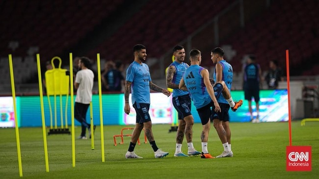HLV Scaloni tiết lộ lý do Messi không đá giao hữu ở Indonesia - 2 HLV Scaloni tiết lộ lý do Messi không đá giao hữu ở Indonesia - 2