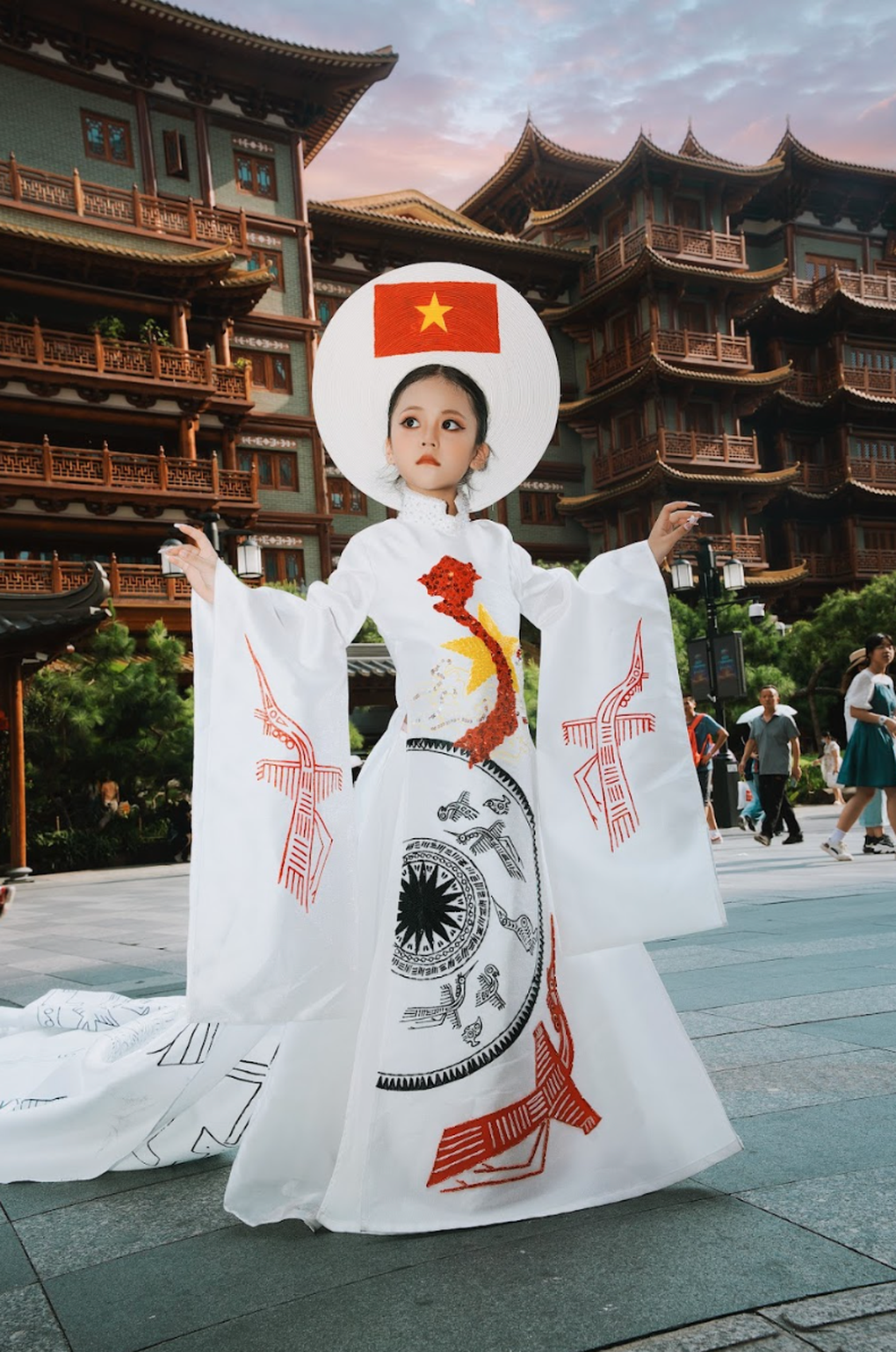 Á quân Miss Baby 2023 Nhật Ánh quảng bá áo dài Việt - 1 Á quân Miss Baby 2023 Nhật Ánh quảng bá áo dài Việt - 1