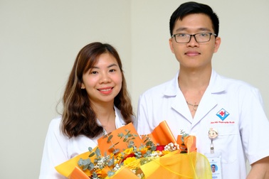 Vợ chồng bác sĩ cứu nhiều nạn nhân trong vụ tai nạn giao thông ở Kon Tum