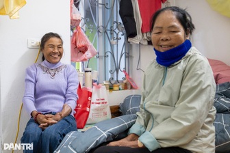 Những phận người chật vật theo từng đợt rét tại xóm chạy thận Hà Nội