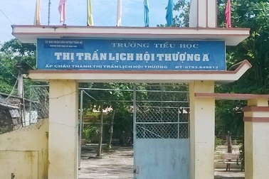 Xem xét trách nhiệm Hiệu trưởng trường có học sinh “ngồi nhầm lớp”