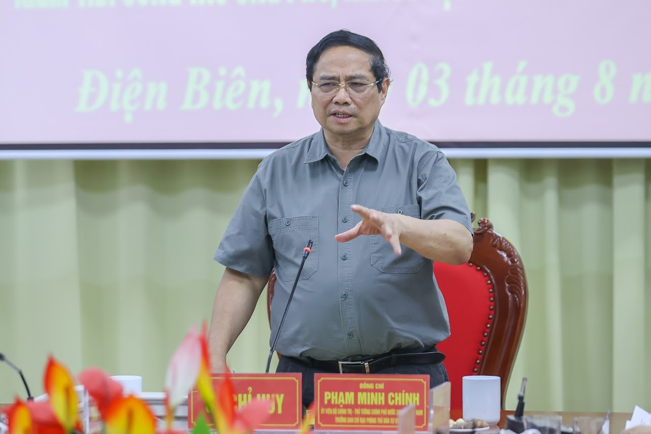 Thủ tướng: Xây dựng lại ngay 80 căn nhà bị lũ dữ cuốn trôi ở Điện Biên - 1