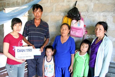 “Tết nay có tiền sắm áo quần cho 2 cháu mồ côi rồi”