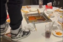 Vụ thanh niên đi tiểu vào nồi lẩu ở Trung Quốc: Phải bồi thường 8,1 tỷ đồng