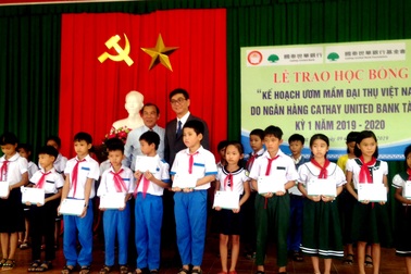 Hội Khuyến học Quảng Nam trao 690 suất học bổng