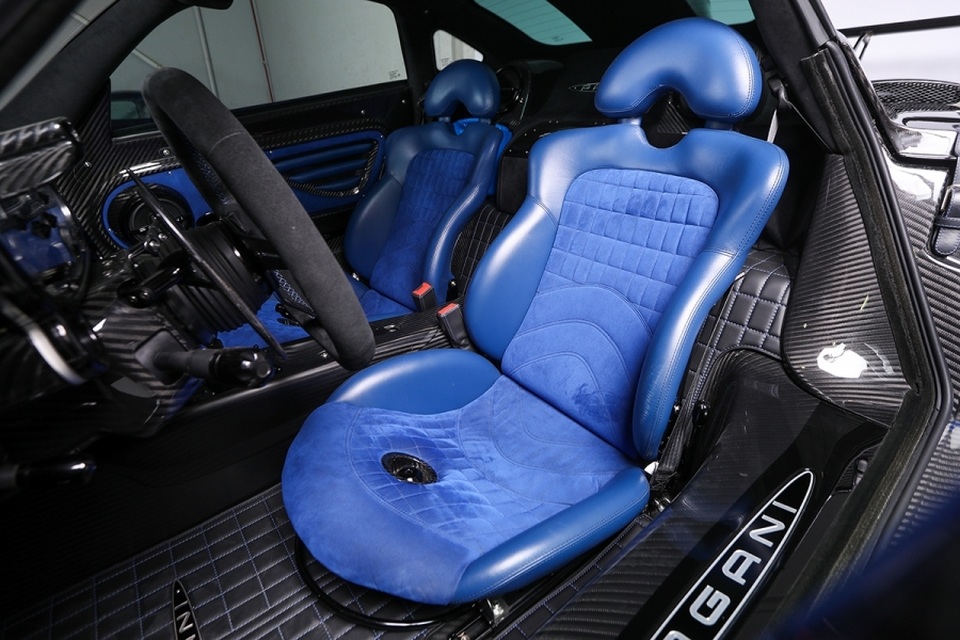 Cận cảnh siêu xe Pagani Zonda Riviera độc nhất giá 5,5 triệu USD - 13 Cận cảnh siêu xe Pagani Zonda Riviera độc nhất giá 5,5 triệu USD - 13
