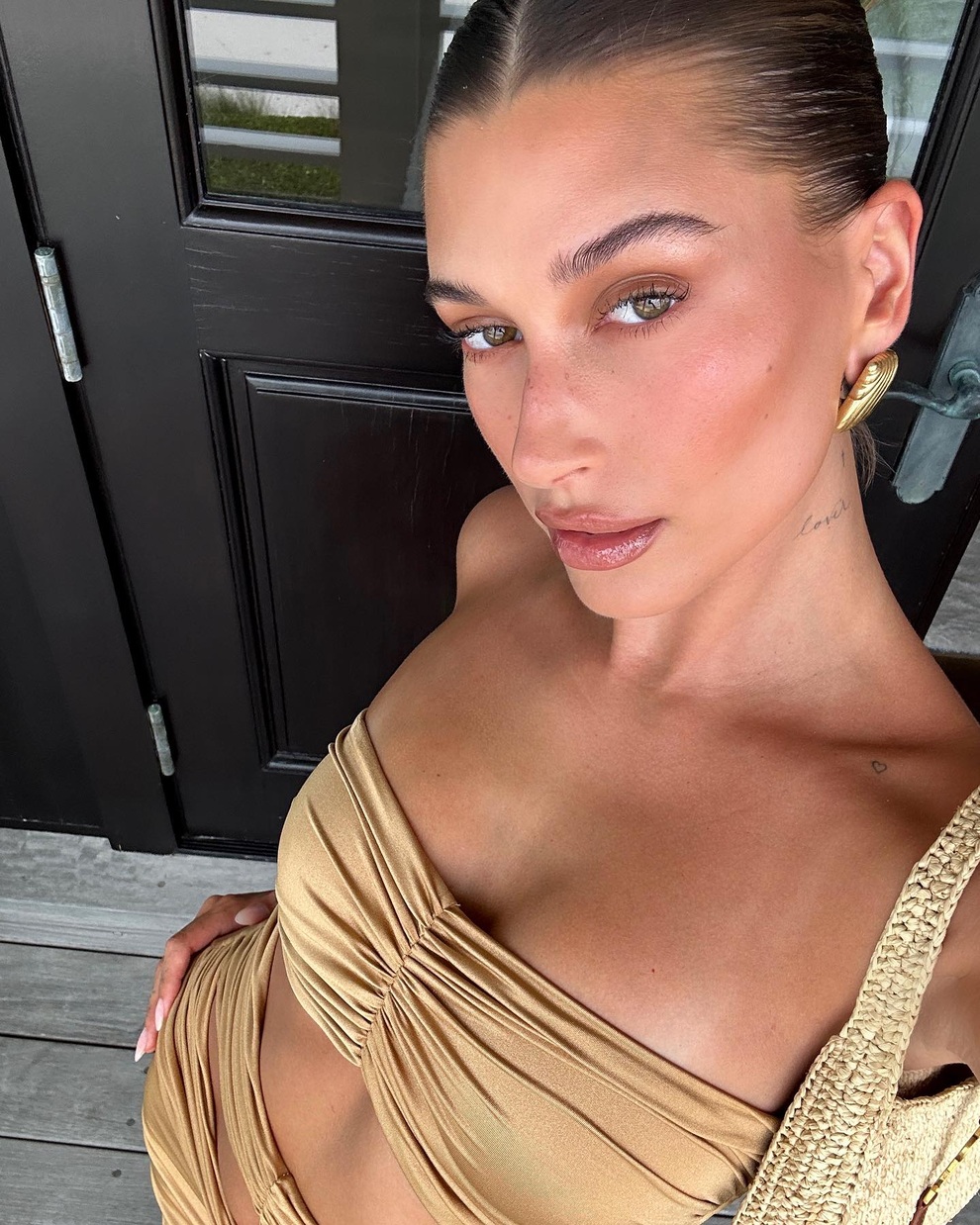 Hailey Bieber nhiều lần tạo ra xu hướng làm đẹp... đồ ăn - 1 Hailey Bieber nhiều lần tạo ra xu hướng làm đẹp... đồ ăn - 1