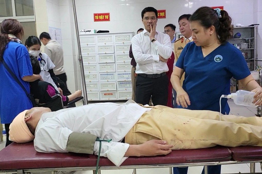Khởi tố nam sinh lớp 12 thông chốt tông cảnh sát trọng thương - 2 Khởi tố nam sinh lớp 12 thông chốt tông cảnh sát trọng thương - 2