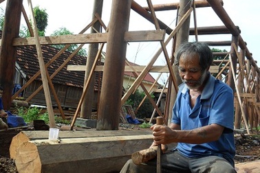 Làm nhà dài truyền thống “khủng” giữa lòng thành phố