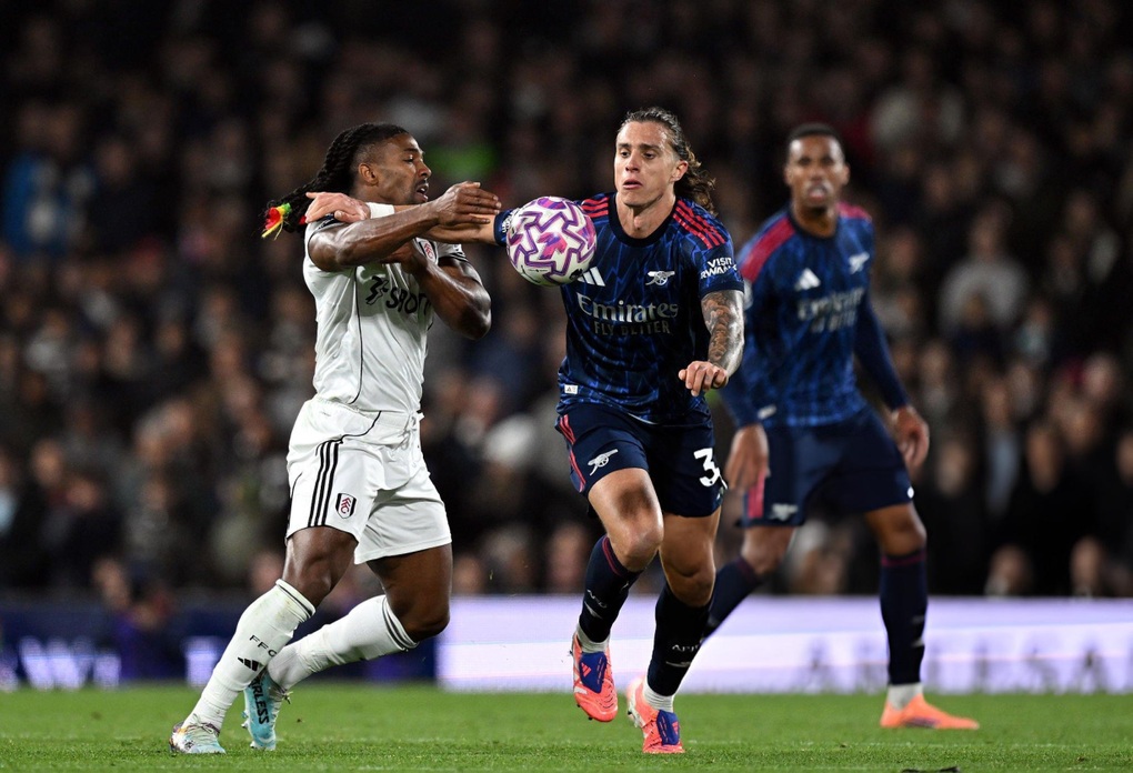 Trossard tỏa sáng, Arsenal đòi lại ngôi đầu Ngoại hạng Anh - 1 Trossard tỏa sáng, Arsenal đòi lại ngôi đầu Ngoại hạng Anh - 1