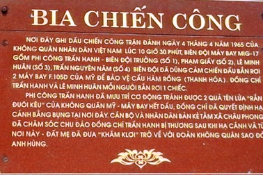 Thấy dòng chữ “Quyết tâm đánh thắng giặc Mỹ” là biết được cứu sống