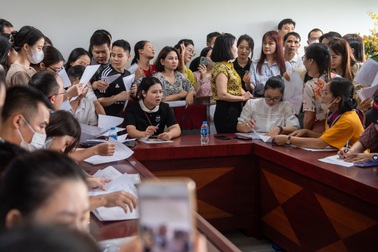 Phụ huynh vây trường và quyền đi học gần nhà