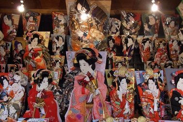 Phiên chợ cuối năm bán vợt cầu may ở Tokyo