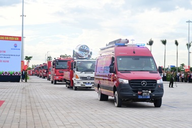 200 vận động viên thi chung kết nghiệp vụ chữa cháy và cứu nạn cứu hộ