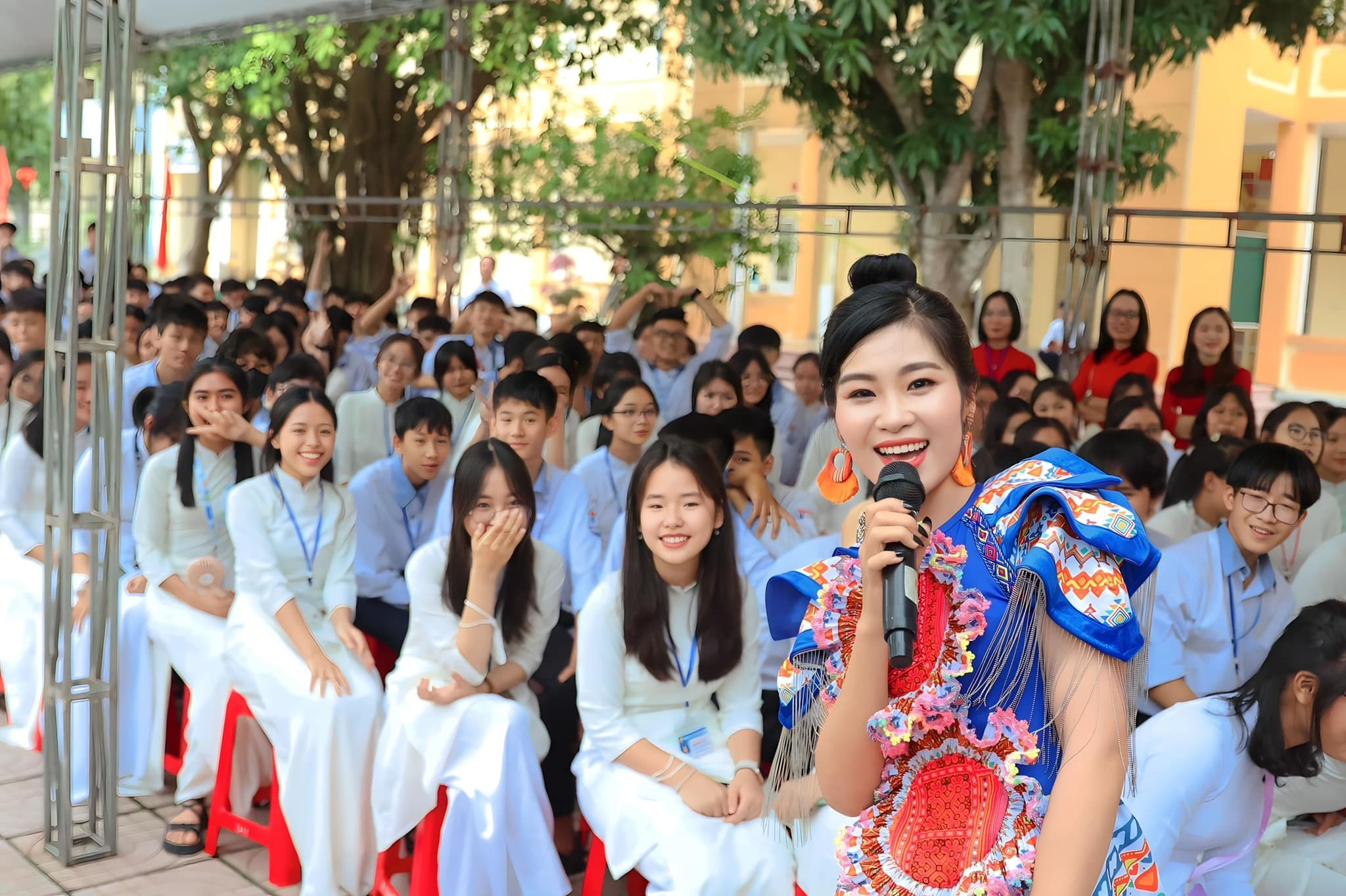 Nữ ca sĩ Hà Nội kể phút xúc động khi xẩm ngân vang ngoài biên giới Việt Nam - 15 Nữ ca sĩ Hà Nội kể phút xúc động khi xẩm ngân vang ngoài biên giới Việt Nam - 15