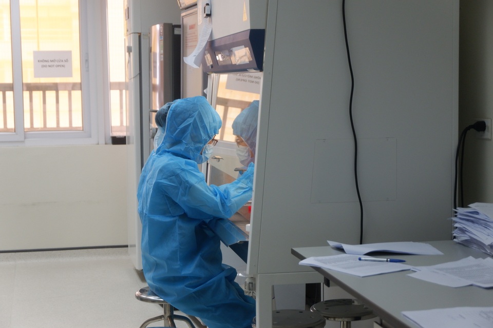 Một ngày tại công xưởng truy tìm virus SARS-CoV-2 - 5 Một ngày tại công xưởng truy tìm virus SARS-CoV-2 - 5