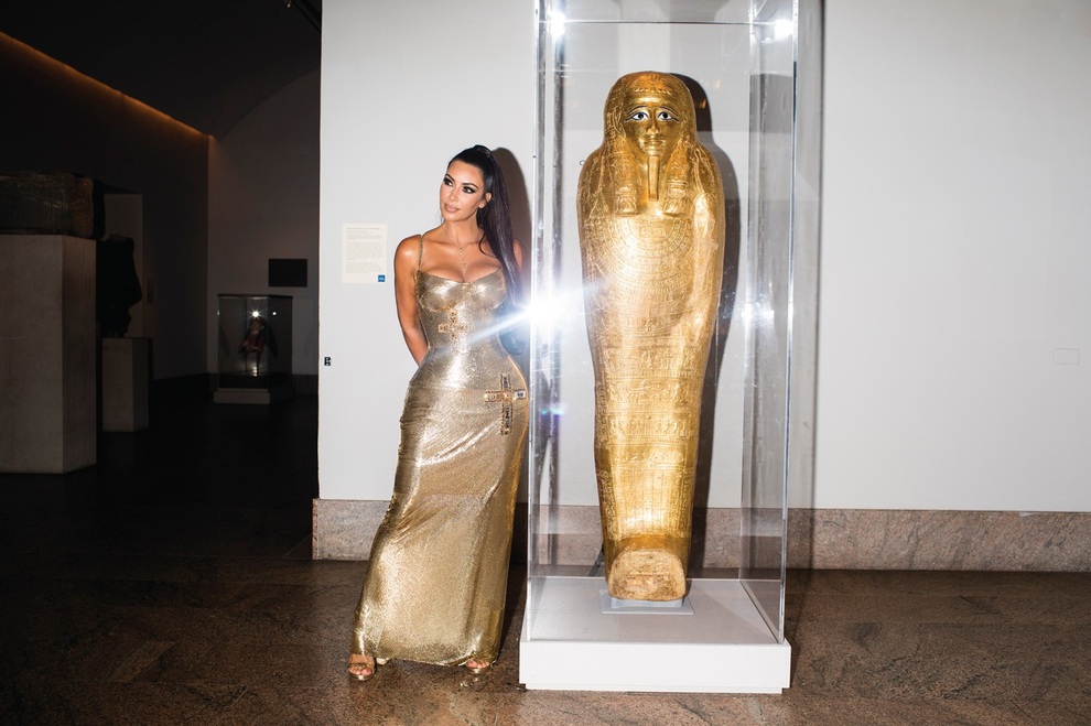 Kim Kardashian: Nhan sắc gắn liền với những vụ trộm kinh điển - 1 Kim Kardashian: Nhan sắc gắn liền với những vụ trộm kinh điển - 1