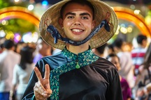 Háo hức chờ mở cửa đường hoa Nguyễn Huệ, khách nước ngoài chuẩn bị áo dài, nón lá trước cả tuần