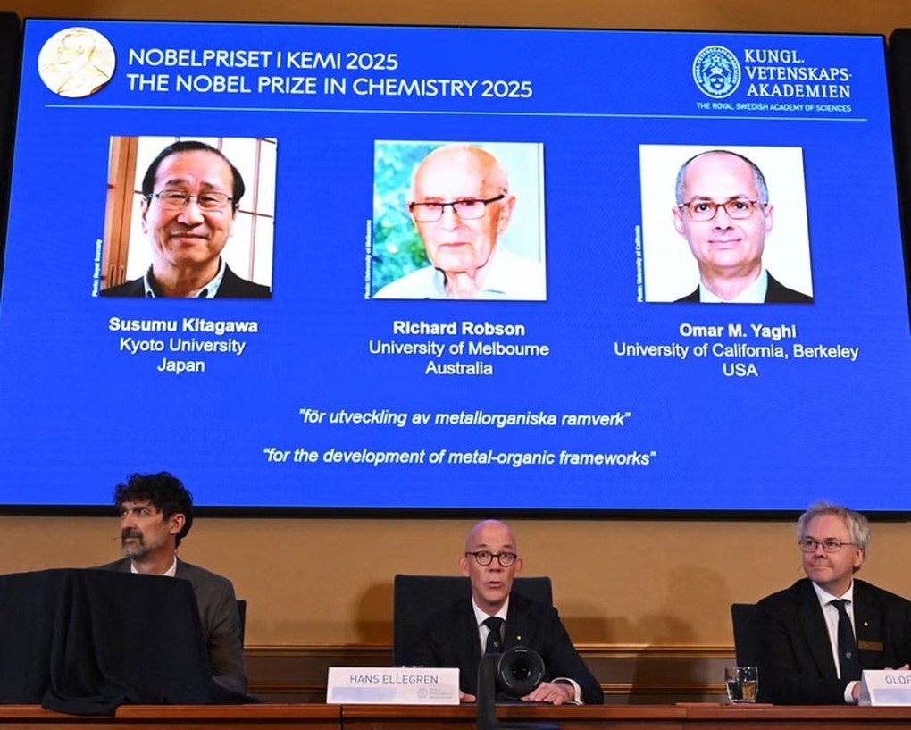 Chủ nhân Giải thưởng VinFuture nhận Giải Nobel Hóa học 2025 - 1 Chủ nhân Giải thưởng VinFuture nhận Giải Nobel Hóa học 2025 - 1